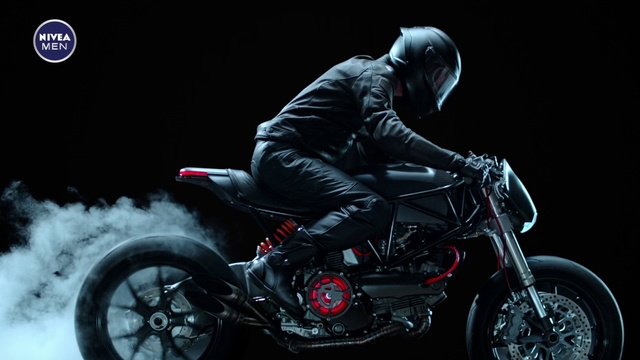 Video Reference: Motorcycle, Vehicle, Automotive tire, Motorcycling, Motorcycle accessories, Tire, Automotive design, Auto part, Automotive wheel system, Rim