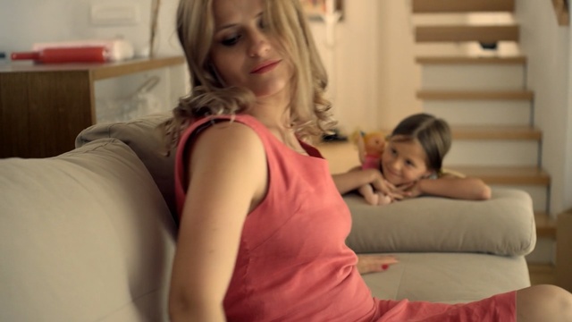 Video Reference: human hair color, room, girl, blond, shoulder, joint, arm, trunk, abdomen, hand