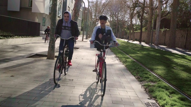 Video Reference: Bicycle, Cycling, Cycle sport, Vehicle, Road bicycle, Road cycling, Lane, Outdoor recreation, Recreation, Mode of transport