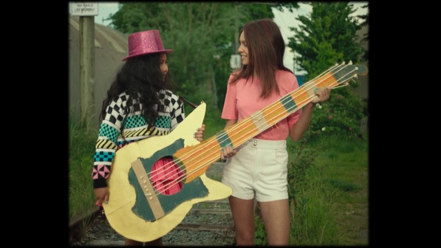 Video Reference: string instrument, musical instrument, bass guitar, string instrument, guitar, plucked string instruments, slide guitar, bassist, music, Person