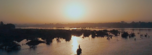 Video Reference: Water, Sky, Water resources, River, Waterway, Bank, Horizon, Morning, Evening, Sunset