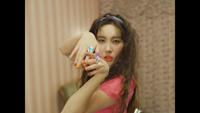 Video Reference: Hair, Face, Lip, Skin, Beauty, Lady, Long hair, Eyebrow, Head, Cheek, Person