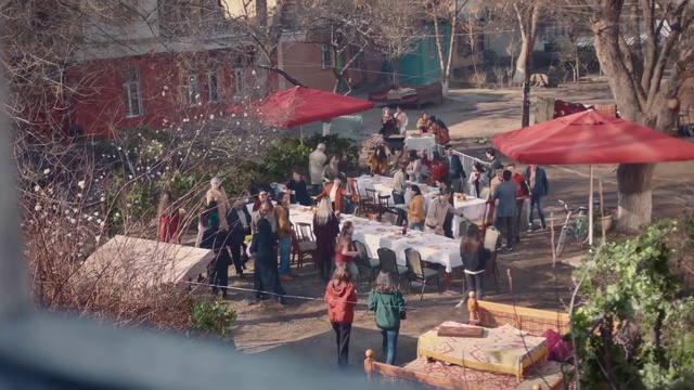 Video Reference: Public space, Adaptation, Pedestrian, City, Marketplace, Building, Travel, Tourism, Crowd, Market