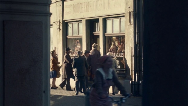 Video Reference: Snapshot, Standing, Street, Black-and-white, Photography, Pedestrian, Architecture, Window, City, Style
