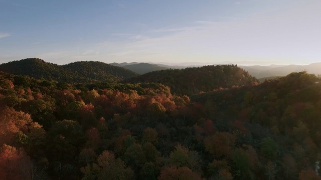 Video Reference: Nature, Mountainous landforms, Sky, Hill, Vegetation, Wilderness, Highland, Atmospheric phenomenon, Hill station, Leaf