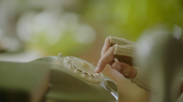 Video Reference: Green, Hand, Water, Close-up, Finger, Photography, Macro photography, Indoor, Cup, Spoon, Toothbrush, Brush, Teeth, Sitting, Brushing, Fork, Food, Table, Small, Plate, Mirror, Holding, Sink, Cake, Woman, Young, Eating, Pink, White, Soup, Remote, Man, Tableware, Coffee cup, Saucer, Bowl