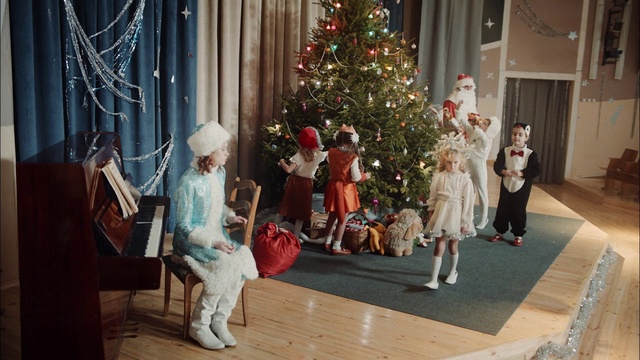 Video Reference: Christmas, Christmas tree, Tree, Christmas decoration, Christmas ornament, Christmas eve, Tradition, Event, Holiday, Room