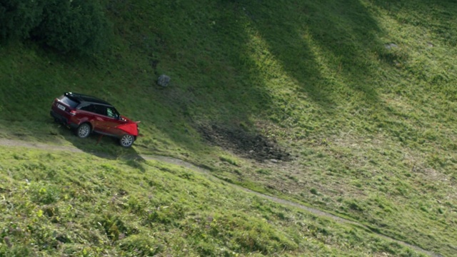 Video Reference: Vehicle, Off-roading, Grass, Grassland, Off-road vehicle, Lawn, Car, Soil, Terrain, Meadow