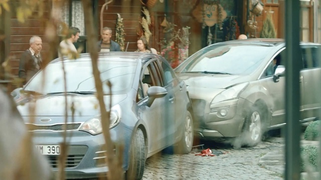 Video Reference: Land vehicle, Vehicle, Car, Automotive design, Family car, City car, Compact car, Hatchback, Subcompact car, Hot hatch