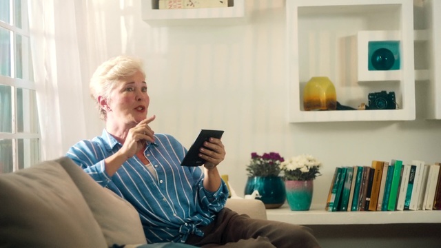 Video Reference: Sitting, Nose, Gadget, Room, Furniture, Technology, Electronic device, Mobile phone, Living room, Reading