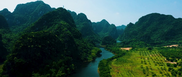 Video Reference: Highland, Natural landscape, Nature, Mountainous landforms, Hill station, Nature reserve, Water resources, Mountain, Vegetation, Wilderness