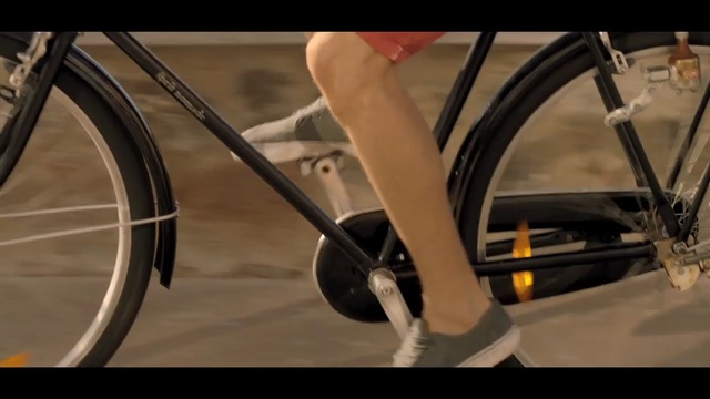 Video Reference: bicycle, road bicycle, bicycle frame, bicycle wheel, spoke, mode of transport, bicycle part, bicycle saddle, wheel, bicycle accessory