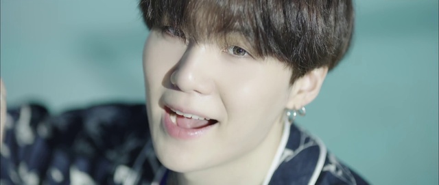 Video Reference: Forehead, Nose, Cheek, Smile, Lip, Chin, Hairstyle, Eyebrow, Eyelash, Flash photography