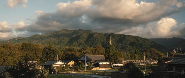 Video Reference: sky, cloud, mountainous landforms, mountain, mountain range, highland, tree, meteorological phenomenon, rural area, village