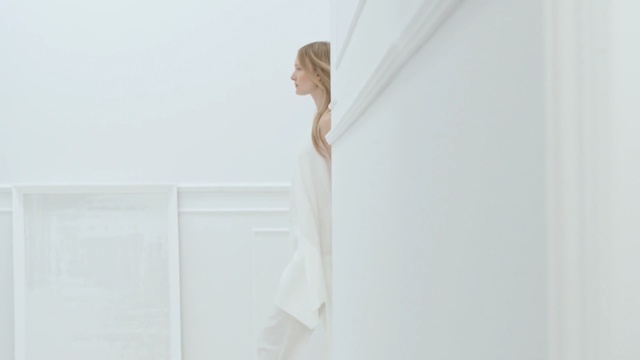 Video Reference: shoulder, girl