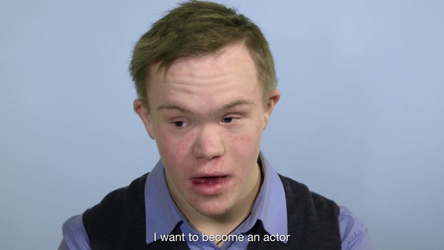 Video Reference: Face, Forehead, Chin, Cheek, White-collar worker, Neck, Jaw, Smile, Gesture