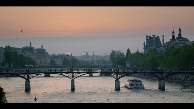 Video Reference: Sky, Bridge, River, Atmospheric phenomenon, Water, Morning, Urban area, City, Metropolitan area, Cityscape
