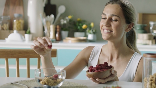 Video Reference: Eating, Meal, Food, Brunch, Breakfast, Dish, Lunch, Cuisine, Hand, Vegetarian food, Person