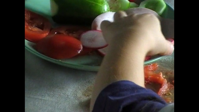 Video Reference: Food, Tomato, Solanum, Fruit, Vegetable, Local food, Plant, Nightshade family, Produce, Apple, Person