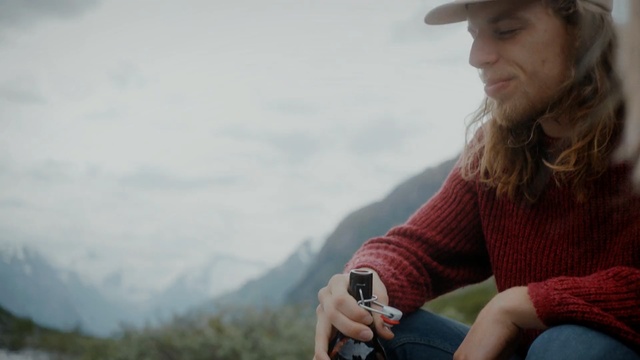 Video Reference: Photograph, Sitting, Photography, Mountain, Travel, Vacation, Smile, Portrait