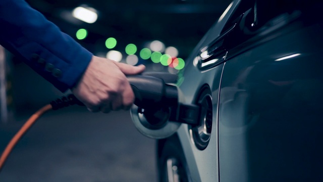 Video Reference: Vehicle door, Motor vehicle, Vehicle, Automotive design, Mode of transport, Car, Luxury vehicle, City car, Photography, Auto part