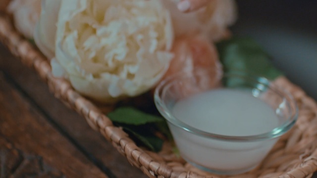 Video Reference: whipped cream, cream, dairy product, cup, buttercream, toppings, dessert, cup, icing, baking