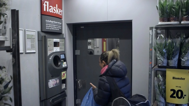 Video Reference: product, electronic device, Person