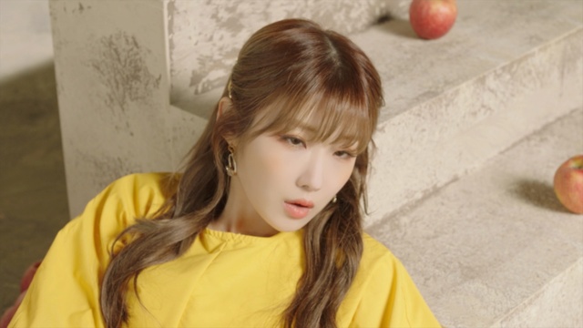 Video Reference: Hair, Hairstyle, Yellow, Beauty, Bangs, Brown hair, Long hair, Hair coloring, Blond, Lip