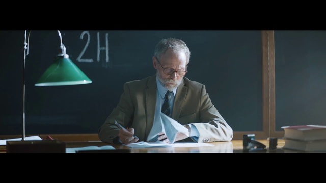 Video Reference: Public speaking, Speech, Sitting, Human, Conversation, Official, Professor, Presentation, Lecture, Orator