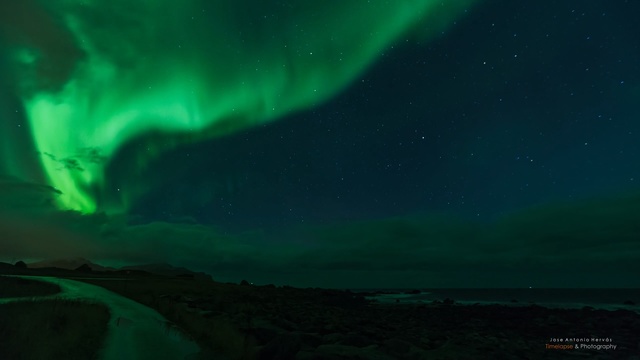 Video Reference: aurora, nature, atmosphere, sky, geological phenomenon, night, computer wallpaper, midnight, darkness, landscape