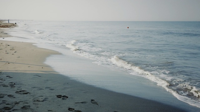 Video Reference: ocean, beach, sea, seaside, sand, sandbar, water, bar, coast, barrier, wave, shoreline, ridge, vacation, travel, sky