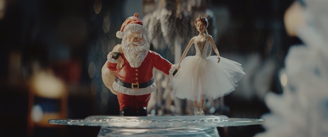 Video Reference: Figurine, Santa claus, Christmas, Fictional character, Event, Holiday, Performance