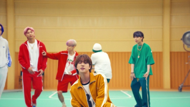 Video Reference: Sports uniform, Shorts, Sports equipment, Player, Community, Sportswear, Competition event, Team sport, Sports, Sneakers