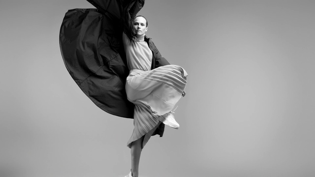 Video Reference: White, Black, Black-and-white, Dance, Monochrome photography, Leg, Athletic dance move, Monochrome, Photography, Arm