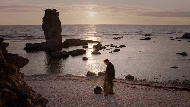 Video Reference: Rock, Sea, Water, Ocean, Coast, Horizon, Sky, Shore, Coastal and oceanic landforms, Stack