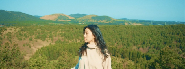 Video Reference: mountainous landforms, sky, grassland, ecosystem, beauty, hill, girl, grass, mountain, tree, Person