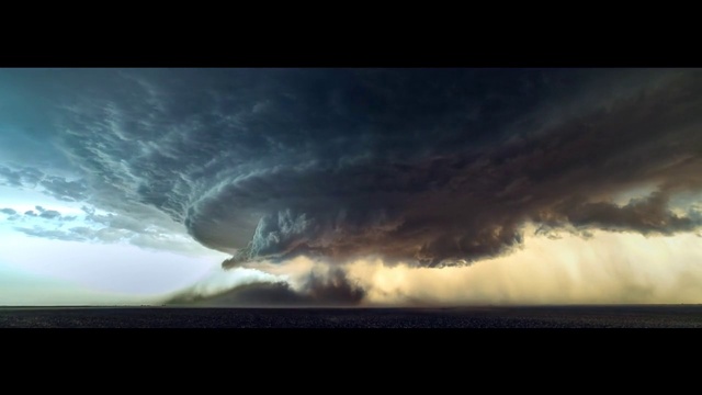 Video Reference: Sky, Cloud, Nature, Atmosphere, Daytime, Atmospheric phenomenon, Horizon, Cumulus, Geological phenomenon, Storm