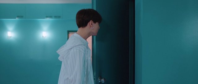 Video Reference: Shoulder, Blue, Turquoise, Joint, Standing, Neck, Room, Jaw, Black hair