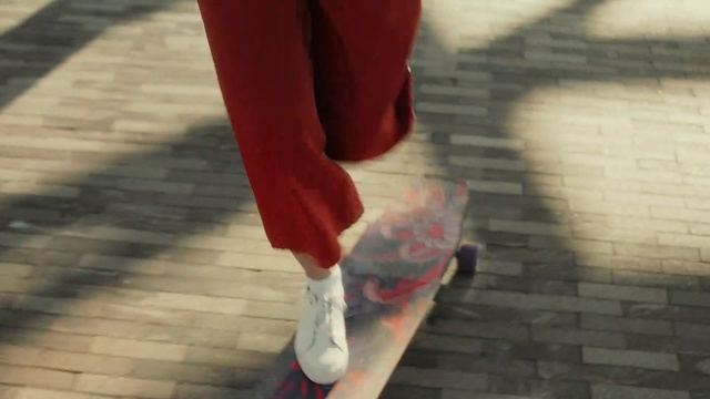 Video Reference: Human leg, Red, Footwear, Leg, Jeans, Shoe, Fashion, Ankle, Street fashion, Leggings