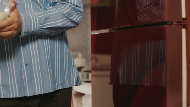 Video Reference: shoulder, standing, textile, outerwear, muscle, material, trunk, abdomen, suit, necktie