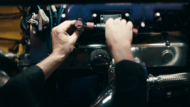 Video Reference: Hand, Electronics, Finger, Electronic device, Vehicle, Driving, Audio equipment, Car, Steering wheel, Electronic instrument