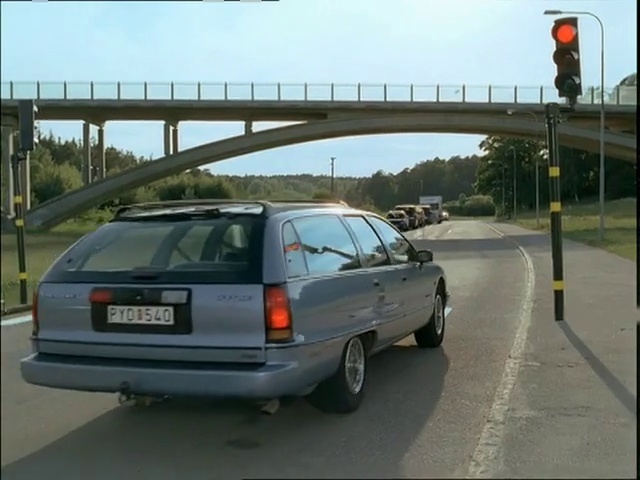 Video Reference: Land vehicle, Vehicle, Car, Mode of transport, Sedan, Vehicle registration plate, Road, Full-size car