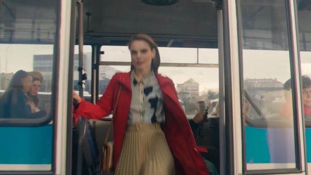 Video Reference: Transport, Passenger, Public transport, Snapshot, Mode of transport, Shoulder, Outerwear, Travel, Long hair, Bus