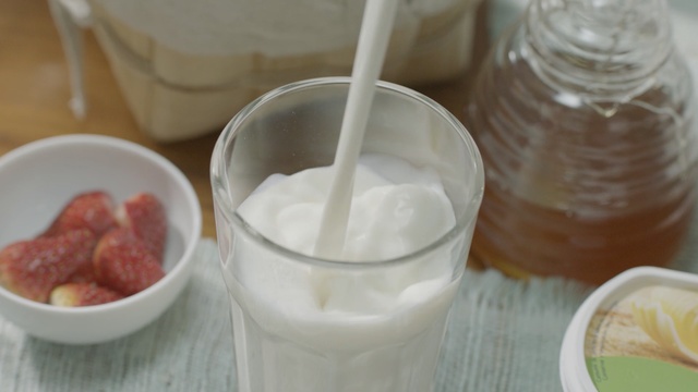 Video Reference: Food, Ingredient, Drink, Cuisine, Dish, Lactose, Almond milk, Dairy, Horchata, Breakfast