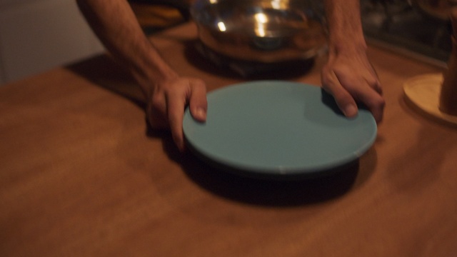 Video Reference: Table, Hand, Dishware, Tableware, Finger, Games, Plate