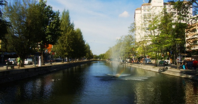 Video Reference: waterway, canal, water, reflection, body of water, town, tree, city, sky, river