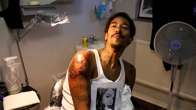 Video Reference: Shoulder, Arm, Chest, Muscle, Joint, Tattoo, Trunk, Neck, Flesh, Jaw, Person