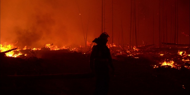 Video Reference: Heat, Fire, Flame, Wildfire, Sky, Event, Geological phenomenon, Night, Explosion, Smoke