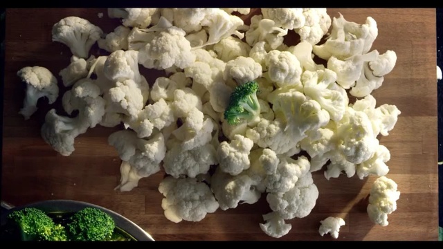 Video Reference: Cauliflower, Flower, Plant, Cruciferous vegetables, Snack, Popcorn, Food, Person