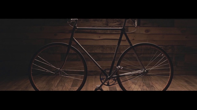 Video Reference: Bicycle, Bicycle wheel, Bicycle part, Bicycle frame, Bicycle tire, Bicycle accessory, Vehicle, Bicycle drivetrain part, Bicycle handlebar, Spoke